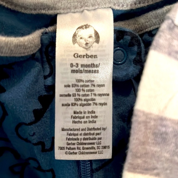 Gerber 4 piece sleeper set 0-3 months - Picture 2 of 2